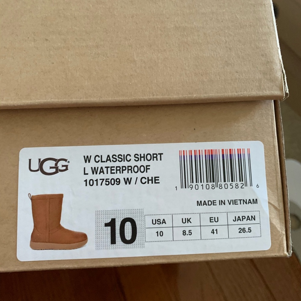 UGG Classic Short Waterproof Arctic Grip Boot - Picture 8 of 9